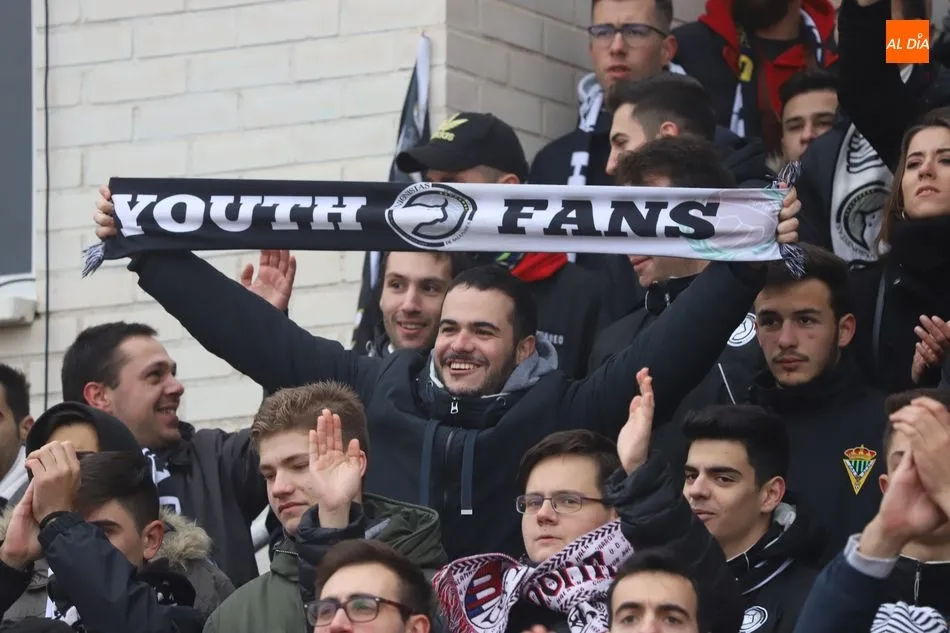 Foto 6 - La afici&oacute;n de Unionistas arropa al equipo en el primer partido del a&ntilde;o