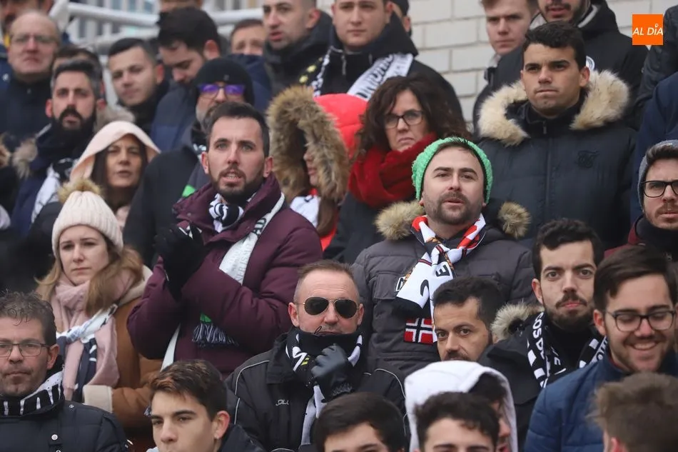 Foto 4 - La afici&oacute;n de Unionistas arropa al equipo en el primer partido del a&ntilde;o
