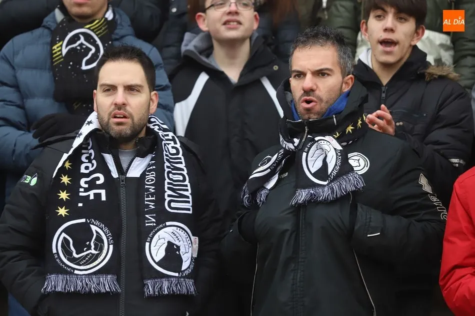 Foto 2 - La afici&oacute;n de Unionistas arropa al equipo en el primer partido del a&ntilde;o