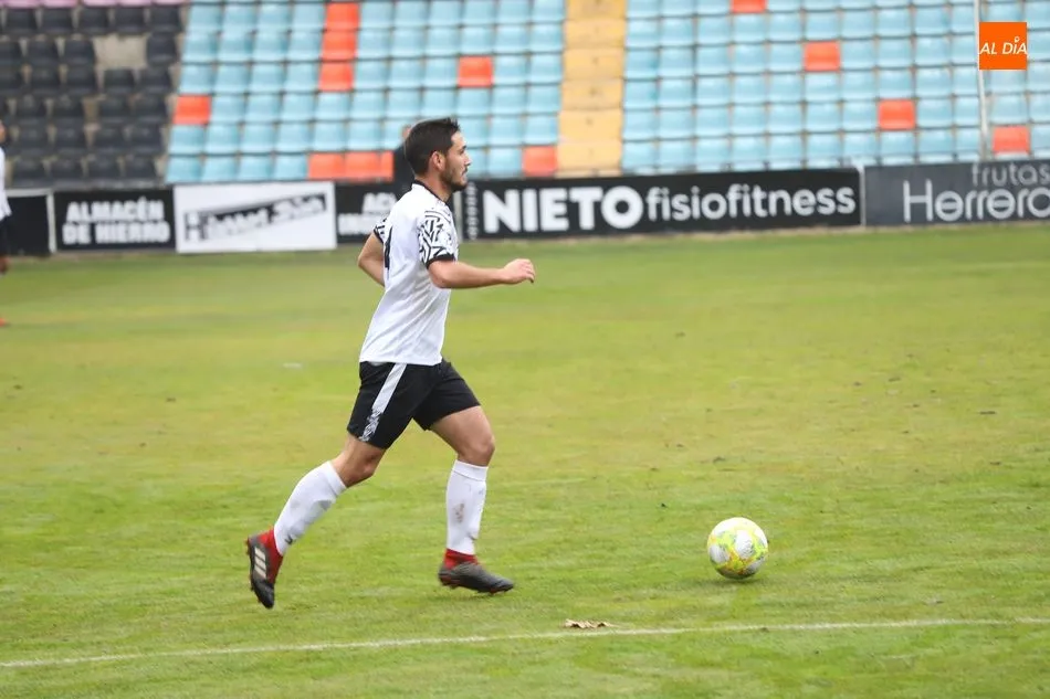Foto 9 - Un revulsivo Diego Vargas le da los tres puntos al filial del Salamanca UDS frente al Mirand&eacute;s...