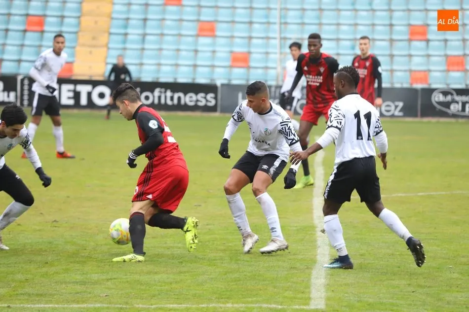 Foto 6 - Un revulsivo Diego Vargas le da los tres puntos al filial del Salamanca UDS frente al Mirand&eacute;s...