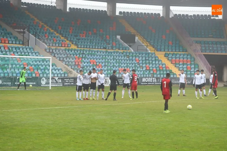 Foto 7 - Un revulsivo Diego Vargas le da los tres puntos al filial del Salamanca UDS frente al Mirand&eacute;s...