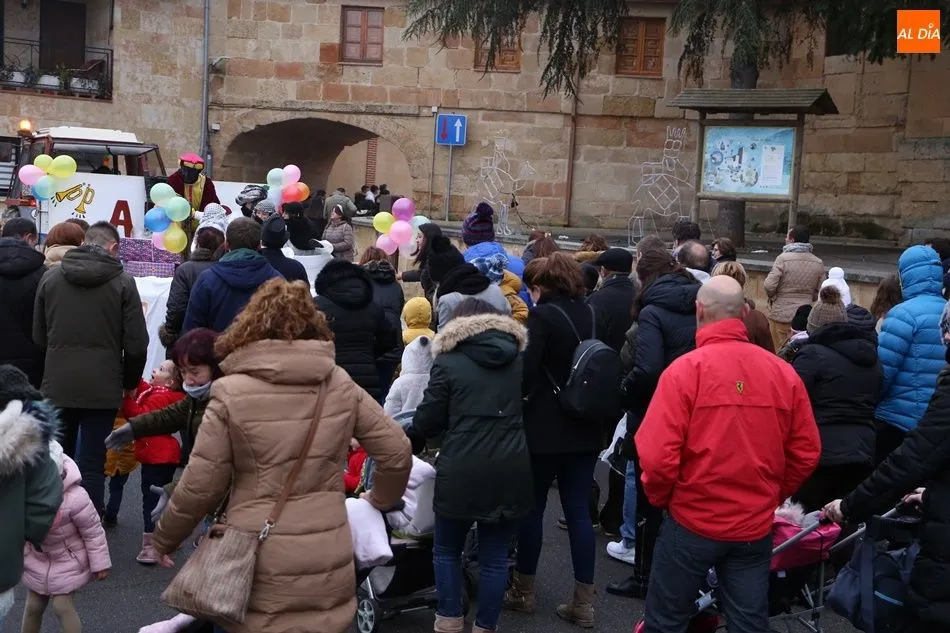Foto 10 - Los Reyes Magos reparten ilusi&oacute;n en Babilafuente
