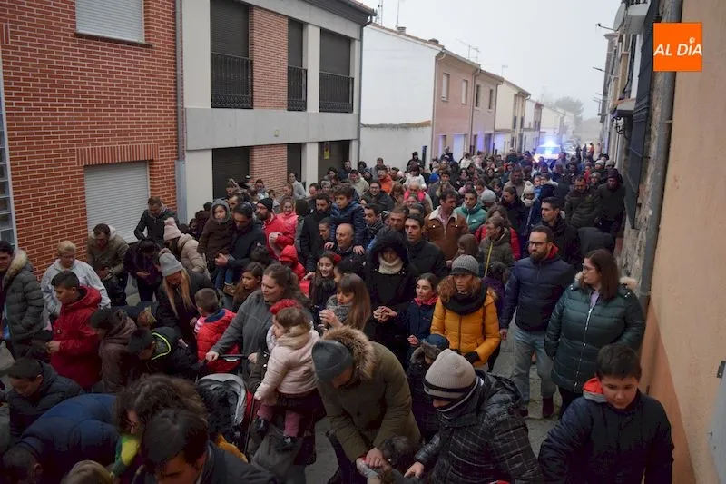 Foto 11 - Ilusi&oacute;n y magia se combinan en la Cabalgata de Reyes de Alba de Tormes