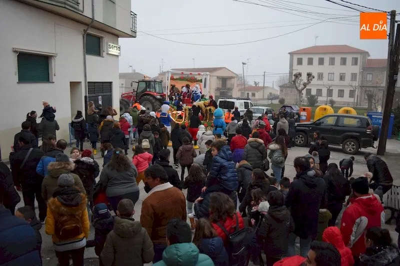 Foto 9 - Ilusi&oacute;n y magia se combinan en la Cabalgata de Reyes de Alba de Tormes