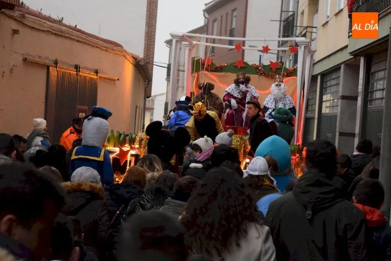 Melchor, Gaspar y Baltasar en la Cabalgata de Reyes de Alba de Tormes / Pedro Zaballos