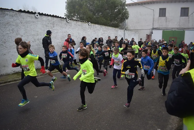 Foto 7 - Juan Bueno y Mar&iacute;a Mercedes Pila se llevan la 8&ordf; Carrera del Rosc&oacute;n de Paradinas, con r&eacute;cord de ...