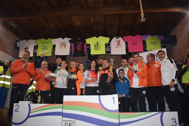 Foto 2 - Juan Bueno y Mar&iacute;a Mercedes Pila se llevan la 8&ordf; Carrera del Rosc&oacute;n de Paradinas, con r&eacute;cord de ...
