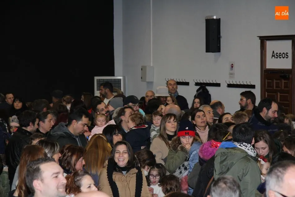 Foto 9 - Los Reyes Magos reparten felicidad en Castellanos de Moriscos