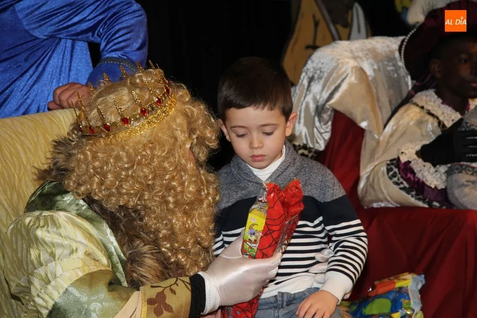 Foto 7 - Los Reyes Magos reparten felicidad en Castellanos de Moriscos