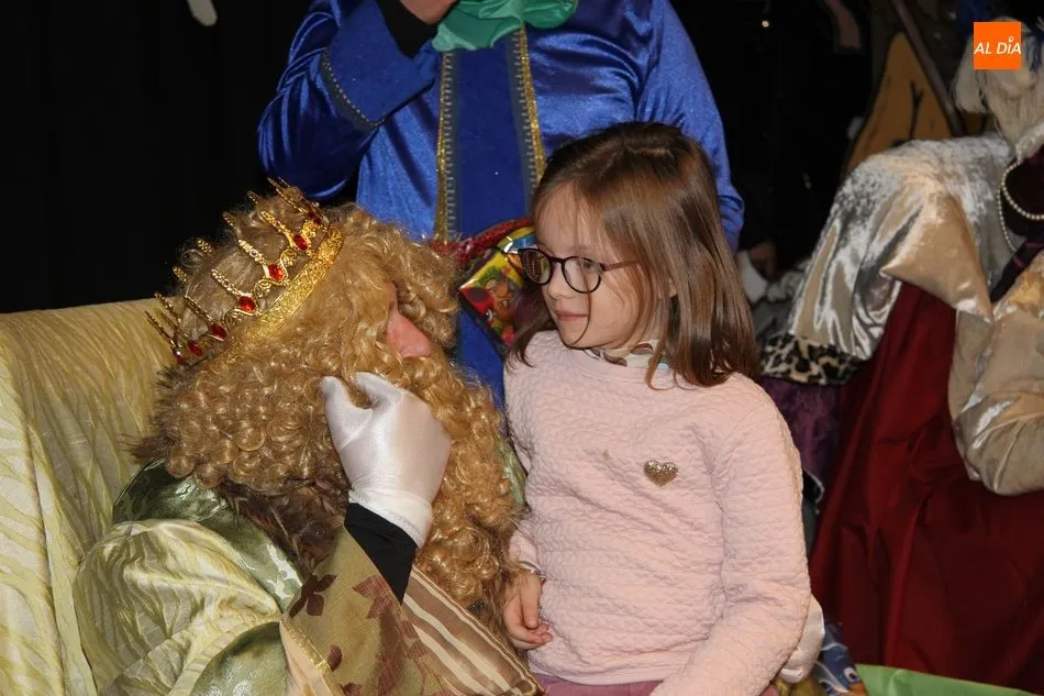 Foto 6 - Los Reyes Magos reparten felicidad en Castellanos de Moriscos