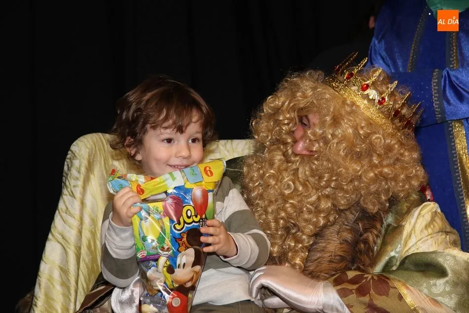 Foto 4 - Los Reyes Magos reparten felicidad en Castellanos de Moriscos