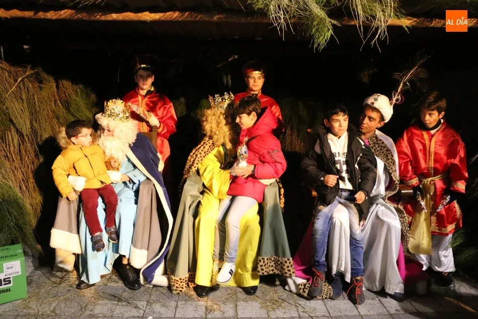 Foto 9 - Los Reyes Magos llenan Vitigudino de ilusi&oacute;n  