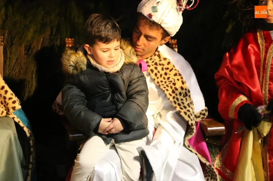 Foto 7 - Los Reyes Magos llenan Vitigudino de ilusi&oacute;n  