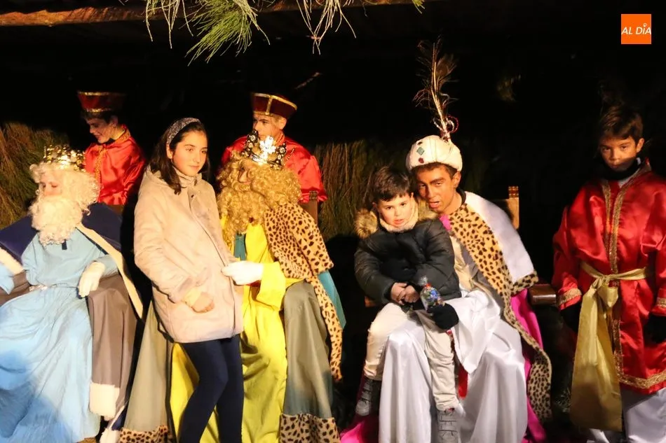 Foto 5 - Los Reyes Magos llenan Vitigudino de ilusi&oacute;n  