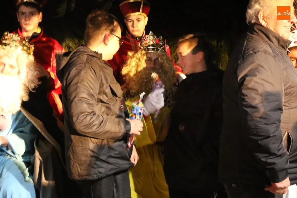Foto 4 - Los Reyes Magos llenan Vitigudino de ilusi&oacute;n  