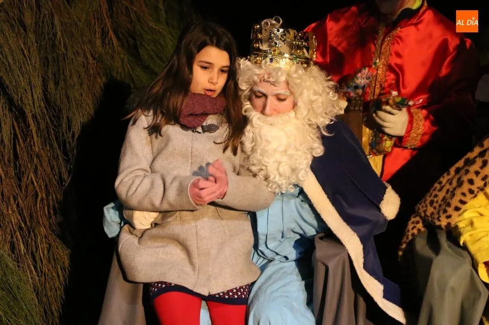 Foto 2 - Los Reyes Magos llenan Vitigudino de ilusi&oacute;n  