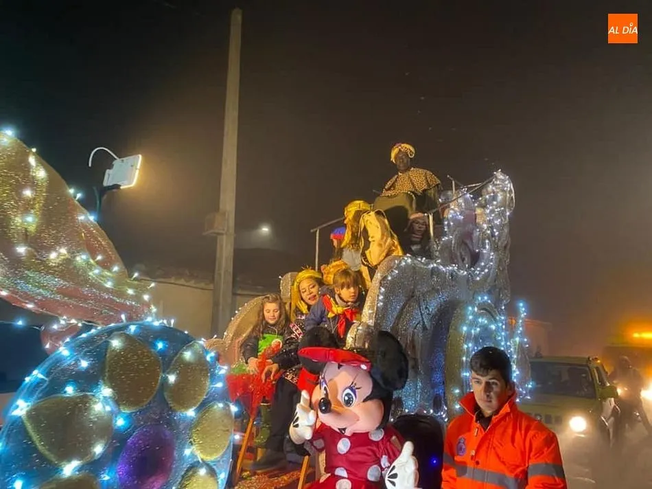 Foto 11 - Los Reyes Magos reparten ilusi&oacute;n en Guijuelo
