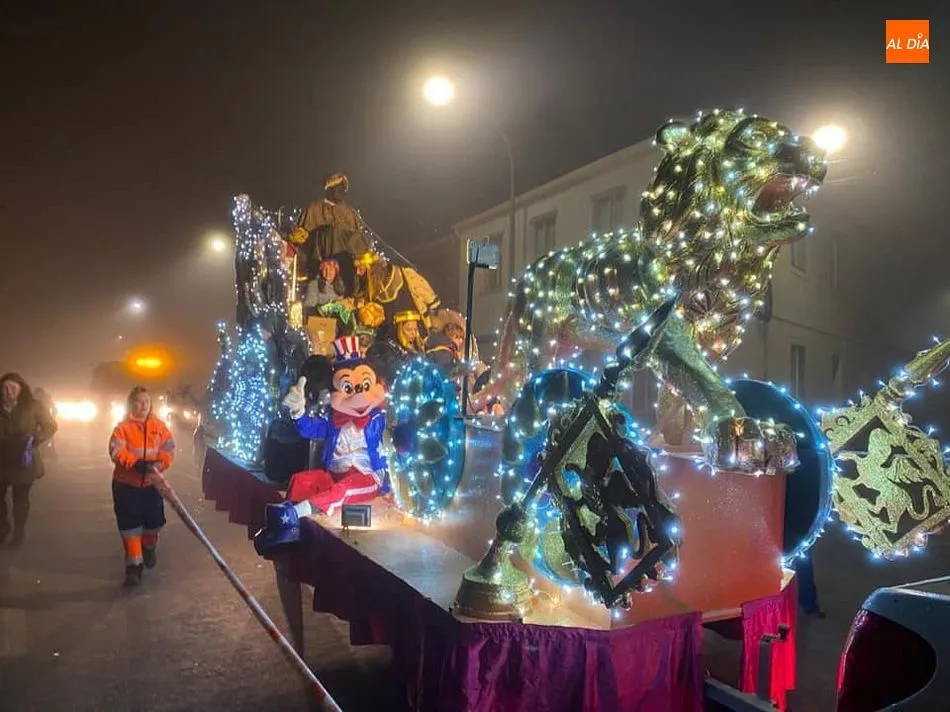 Foto 7 - Los Reyes Magos reparten ilusi&oacute;n en Guijuelo