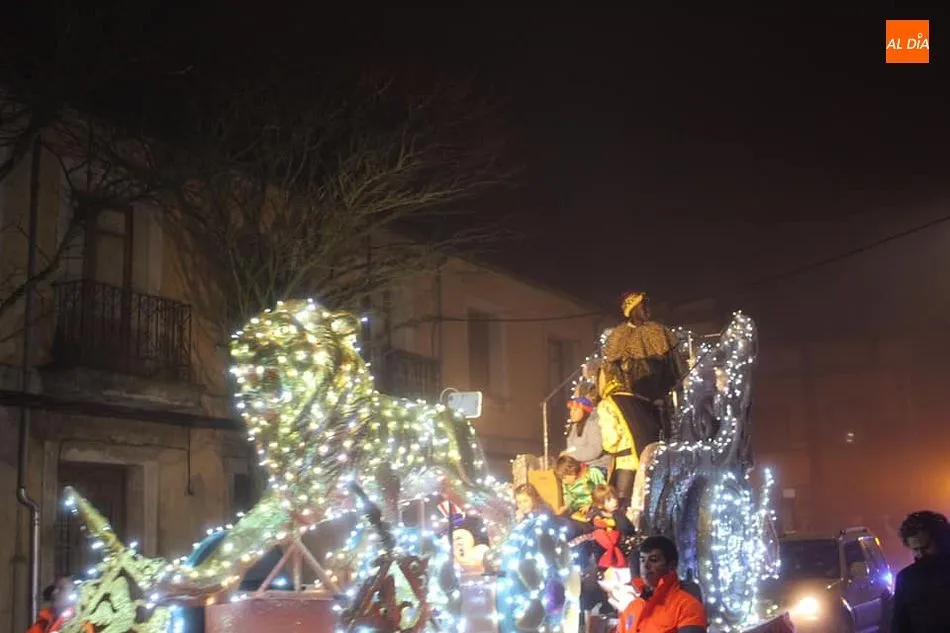 Foto 6 - Los Reyes Magos reparten ilusi&oacute;n en Guijuelo