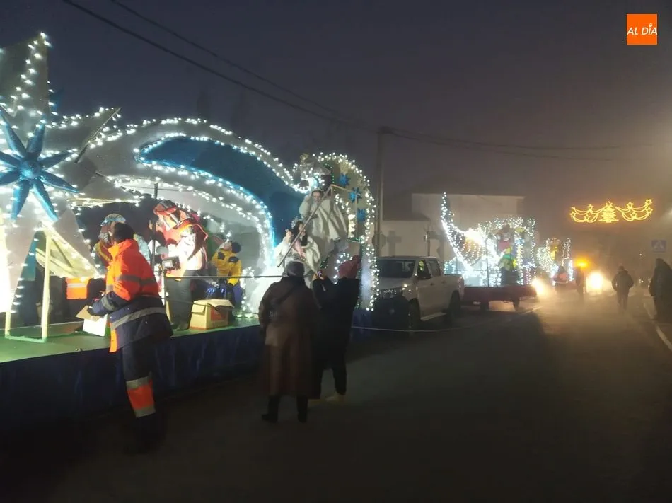 Foto 2 - Los Reyes Magos reparten ilusi&oacute;n en Guijuelo