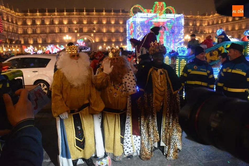 Foto 10 - Salamanca se llena de ilusi&oacute;n de padres y ni&ntilde;os con la Cabalgata de Reyes