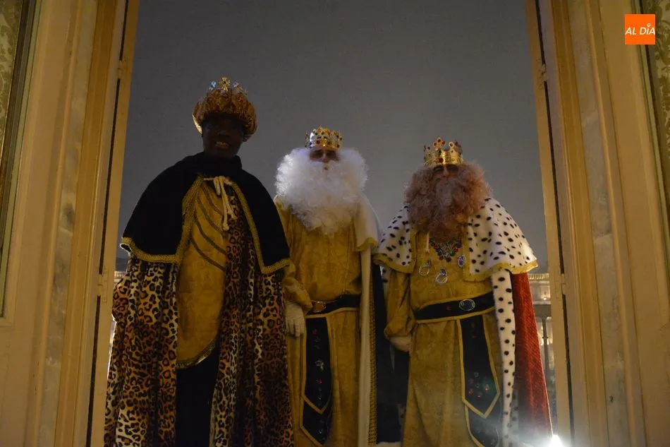 Foto 6 - Salamanca se llena de ilusi&oacute;n de padres y ni&ntilde;os con la Cabalgata de Reyes