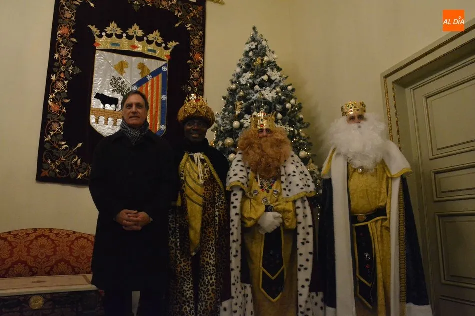 Foto 3 - Salamanca se llena de ilusi&oacute;n de padres y ni&ntilde;os con la Cabalgata de Reyes