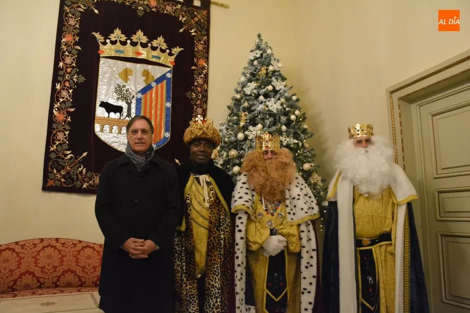 Foto 2 - Salamanca se llena de ilusi&oacute;n de padres y ni&ntilde;os con la Cabalgata de Reyes