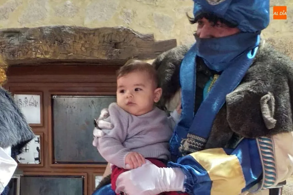 Foto 9 - Los Reyes de Oriente hacen las delicias de peque&ntilde;os y mayores en Cip&eacute;rez  
