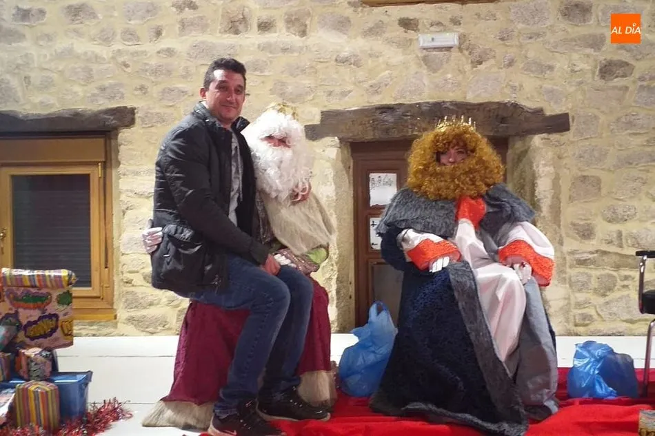 Foto 4 - Los Reyes de Oriente hacen las delicias de peque&ntilde;os y mayores en Cip&eacute;rez  