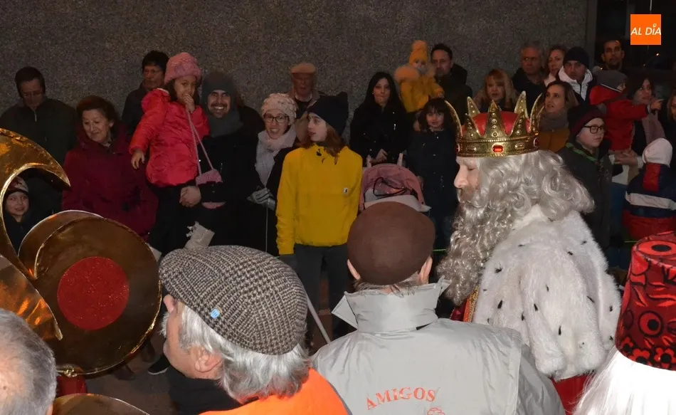 Foto 9 - Los Amigos de la Ilusi&oacute;n celebran con una multitudinaria Cabalgata 50 a&ntilde;os acompa&ntilde;ando a los...