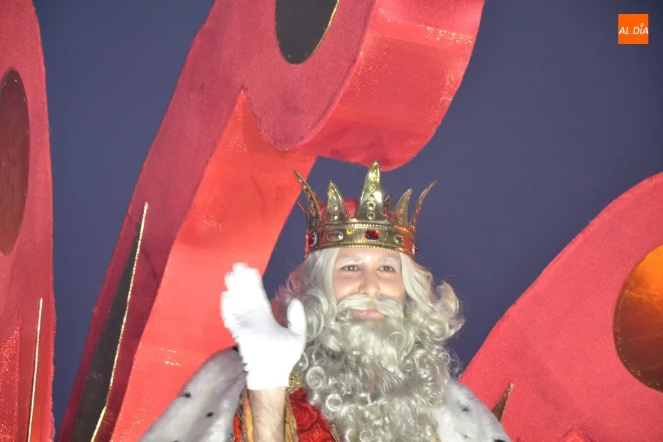 Foto 7 - Los Amigos de la Ilusi&oacute;n celebran con una multitudinaria Cabalgata 50 a&ntilde;os acompa&ntilde;ando a los...