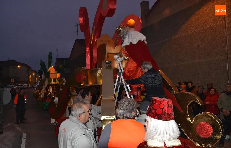 Foto 8 - Los Amigos de la Ilusi&oacute;n celebran con una multitudinaria Cabalgata 50 a&ntilde;os acompa&ntilde;ando a los...