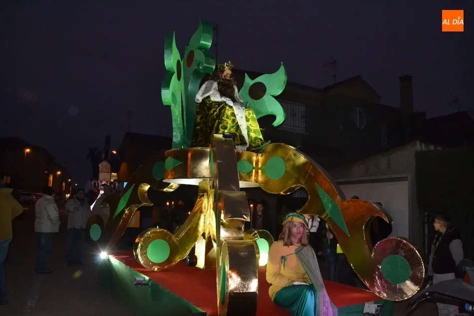 Los Amigos de la Ilusión celebran con una multitudinaria Cabalgata 50 años acompañando a los...
