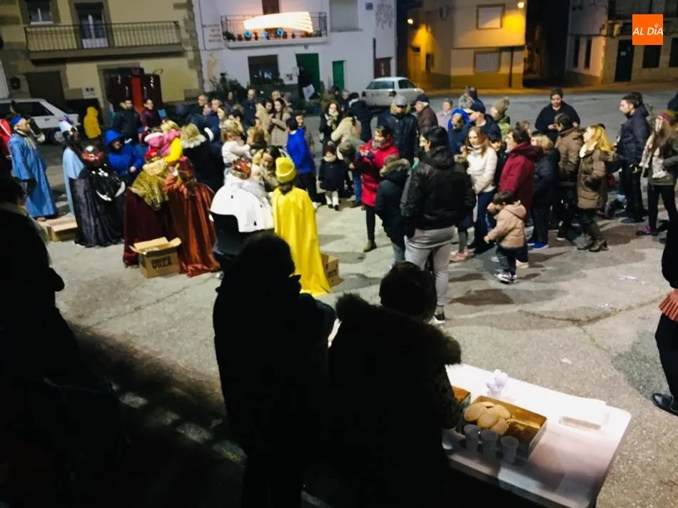 Foto 11 - Los Reyes Magos no se olvidan en Villarino ni de ni&ntilde;os ni de mayores  
