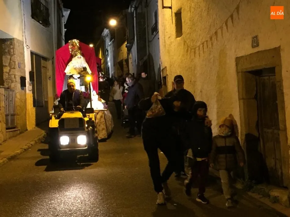 Foto 9 - Los Reyes Magos no se olvidan en Villarino ni de ni&ntilde;os ni de mayores  