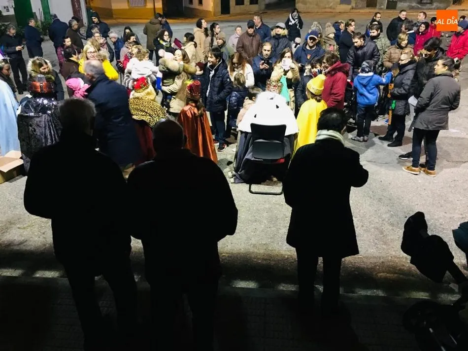 Foto 4 - Los Reyes Magos no se olvidan en Villarino ni de ni&ntilde;os ni de mayores  