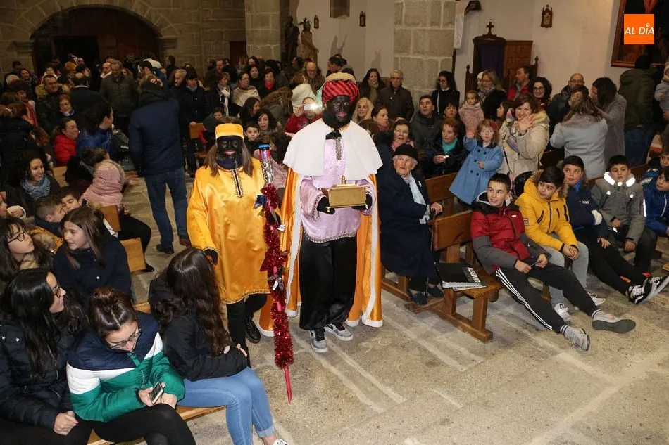 Foto 11 - Los Santos recibe una emocionante visita de los Reyes Magos