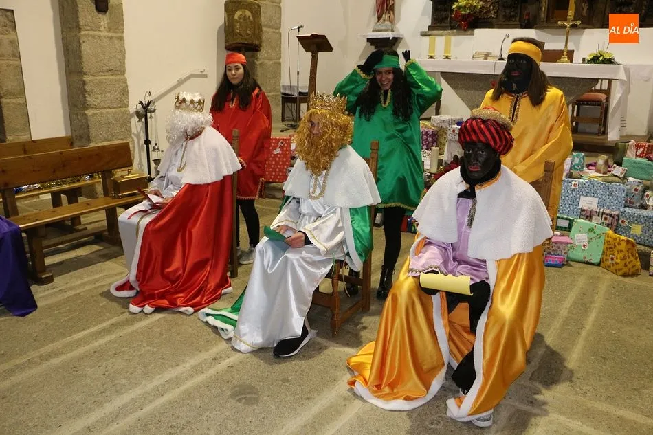 Foto 10 - Los Santos recibe una emocionante visita de los Reyes Magos