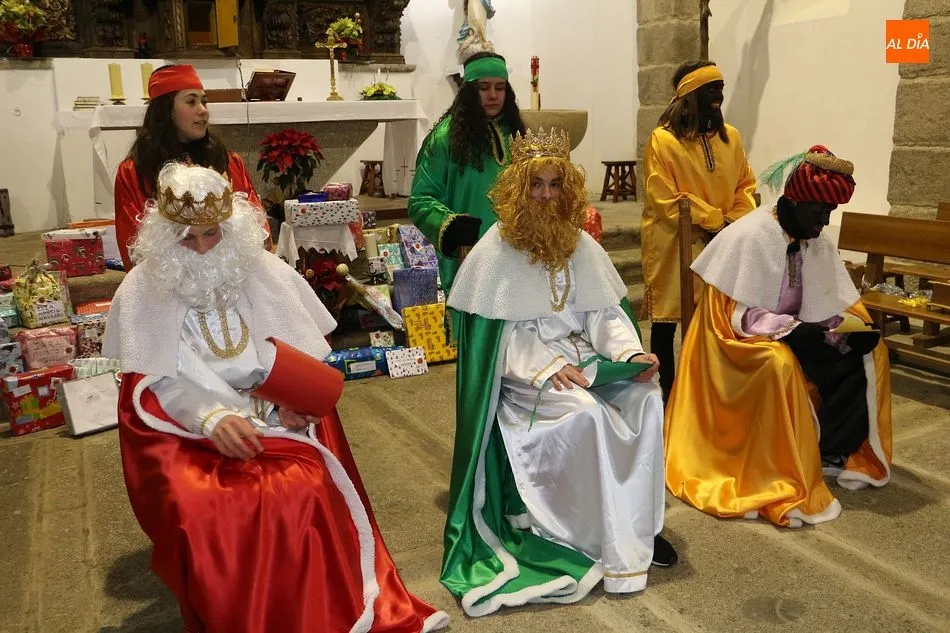Foto 9 - Los Santos recibe una emocionante visita de los Reyes Magos