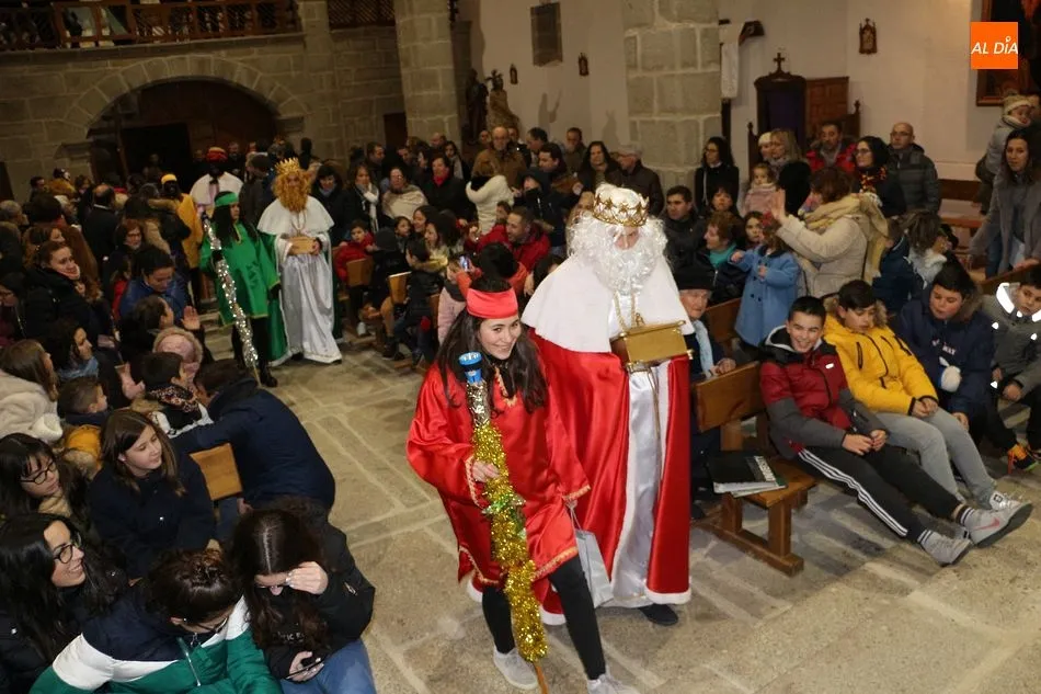 Foto 8 - Los Santos recibe una emocionante visita de los Reyes Magos