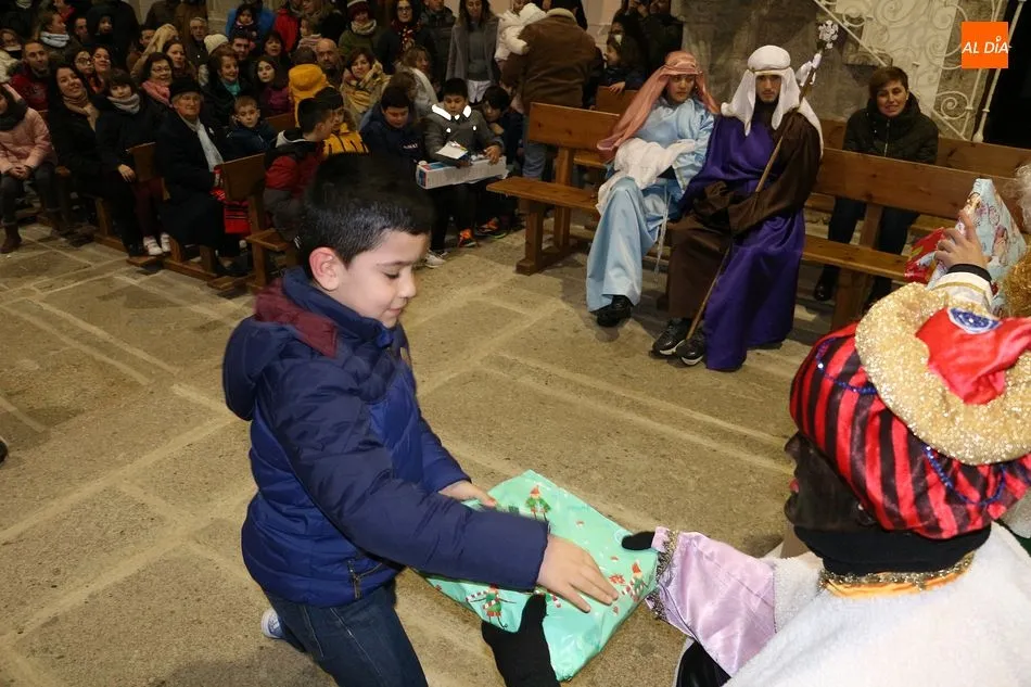 Foto 6 - Los Santos recibe una emocionante visita de los Reyes Magos