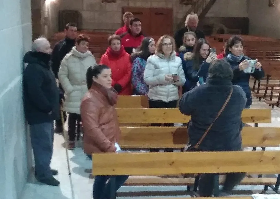 Foto 5 - Los Magos de Oriente dejan regalos y caramelos a los ni&ntilde;os de&nbsp;Peralejos de Abajo  