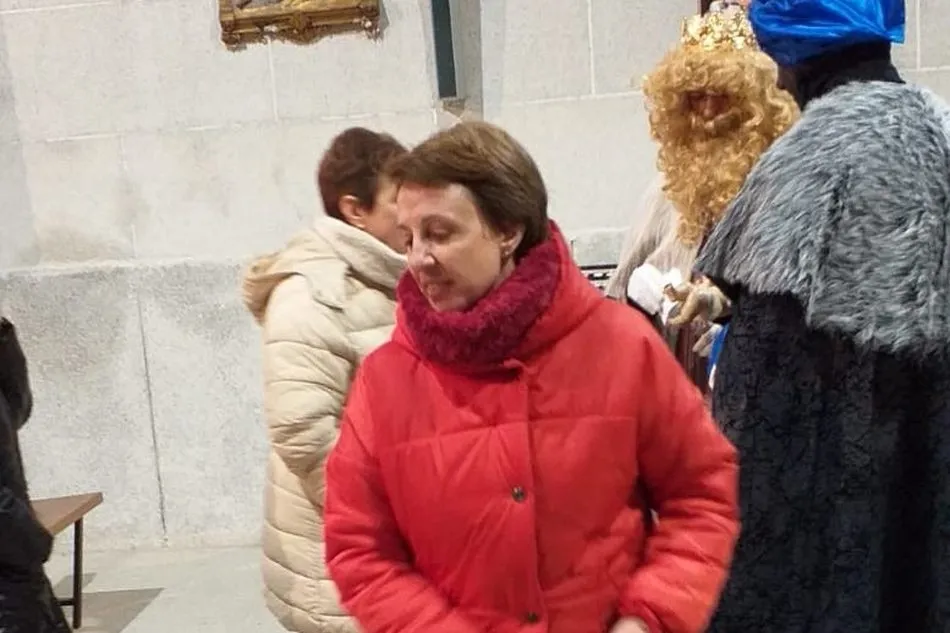 Foto 8 - Los Magos de Oriente dejan regalos y caramelos a los ni&ntilde;os de&nbsp;Peralejos de Abajo  