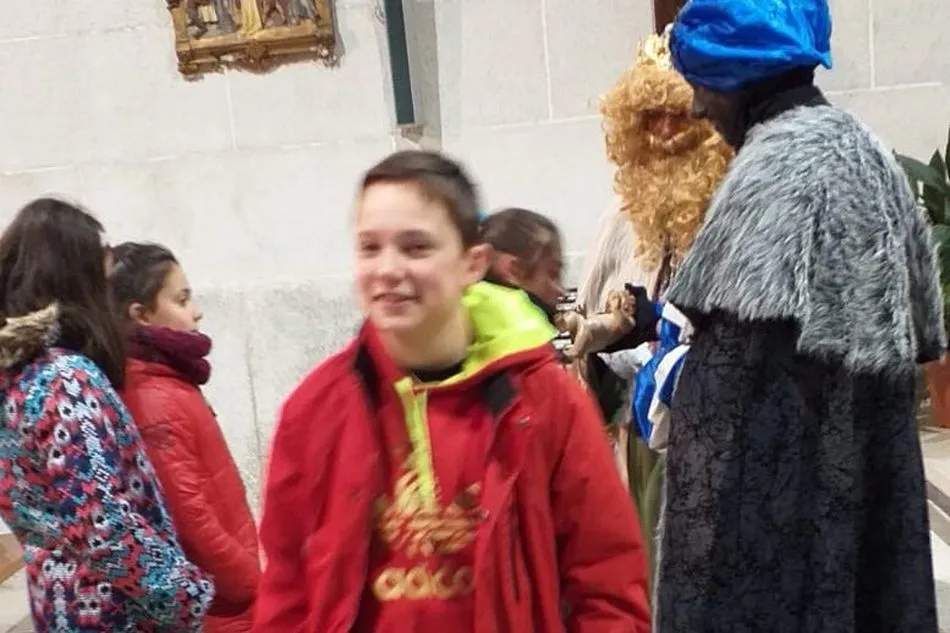 Foto 4 - Los Magos de Oriente dejan regalos y caramelos a los ni&ntilde;os de&nbsp;Peralejos de Abajo  