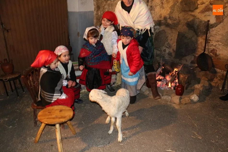 Foto 6 - Ledrada recibe a los Reyes Magos con un bel&eacute;n viviente