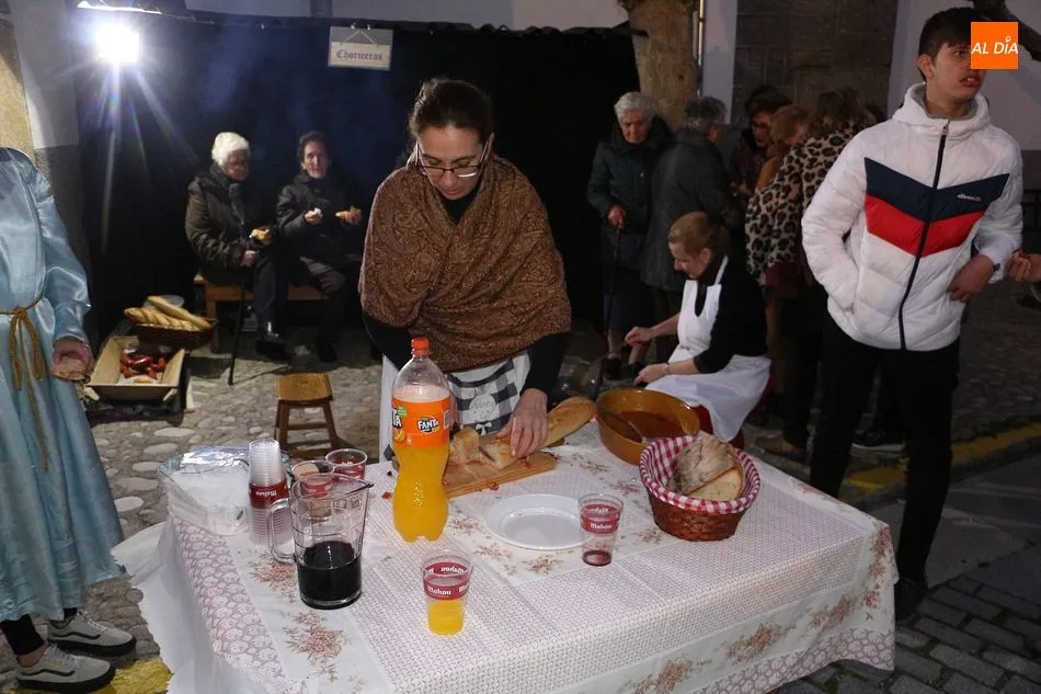 Foto 4 - Ledrada recibe a los Reyes Magos con un bel&eacute;n viviente