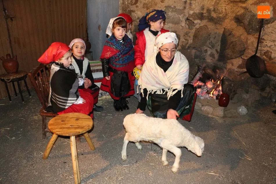 Foto 3 - Ledrada recibe a los Reyes Magos con un bel&eacute;n viviente