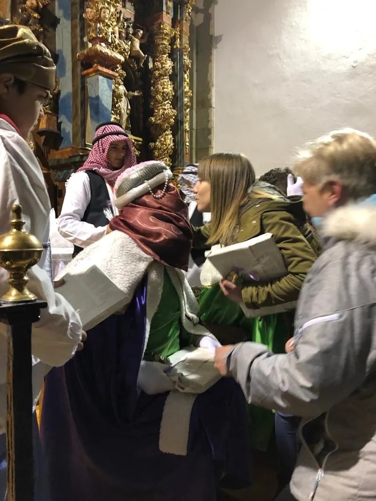 Foto 7 - Mogarraz recibe con los brazos abiertos a los Reyes Magos